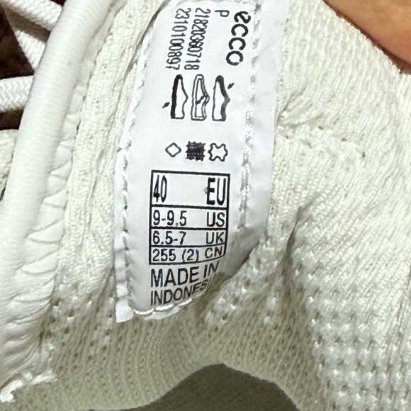 ECCO Gruuv Women's Leather Sneaker - white. 
Size 9/9.5 euro 40 EXCELLENT cond - Picture 5 of 8